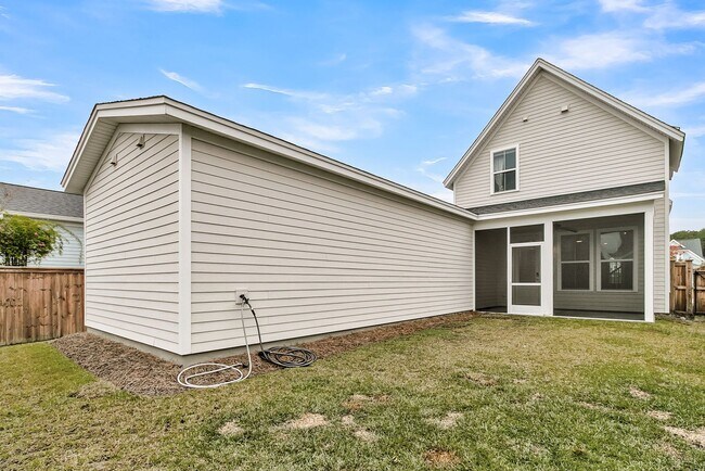 Building Photo - Must See Beautiful 3BR Home in Nexton with Primary Suite Downstairs and a Fenced in Yard & Upstai...