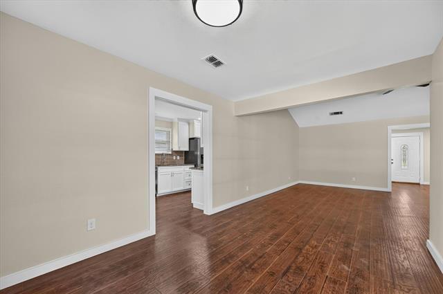 Building Photo - 2816 Pinehurst Dr