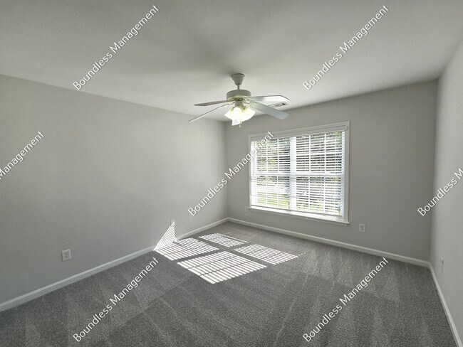 Building Photo - 452 Oakbridge Dr