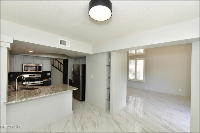 Building Photo - 31 Stratford Hall Cir