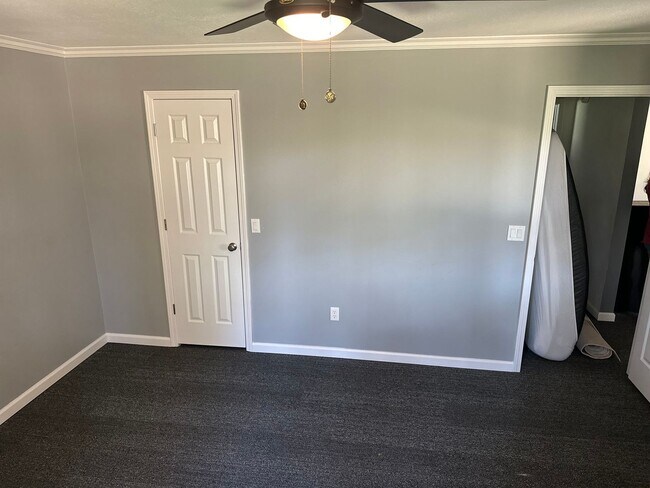 Building Photo - 2203 Stout Dr