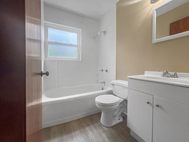 Building Photo - Charming 4 beds 1 bath in Akron!