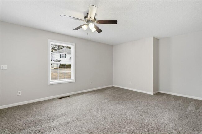 Building Photo - 62 Hanna Dr