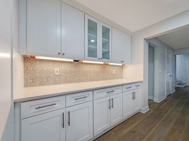 Building Photo - Minutes from Downtown Greenville in a Beautifully Remodeled Custom Home!