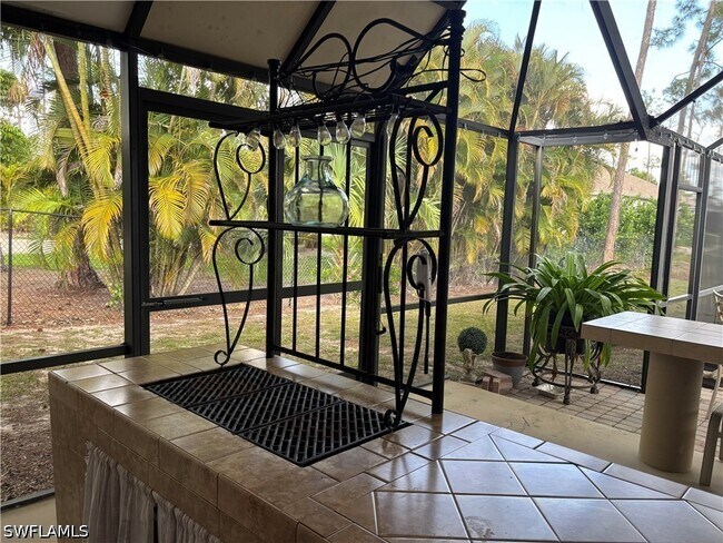 Building Photo - 1156 Oakes Blvd