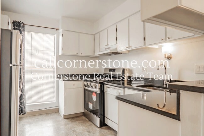 Building Photo - 3510 Parkmoor Village Dr