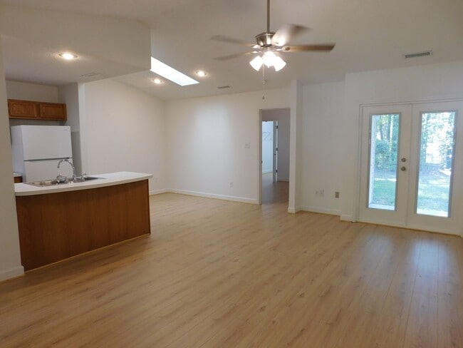 Building Photo - 208 Tobiano Dr