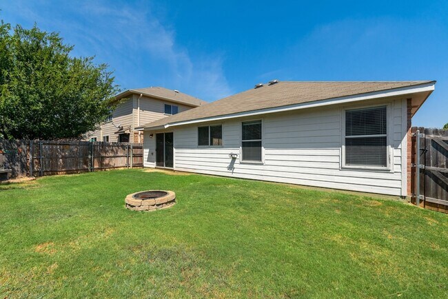 Building Photo - 4908 Meadow Trails Dr