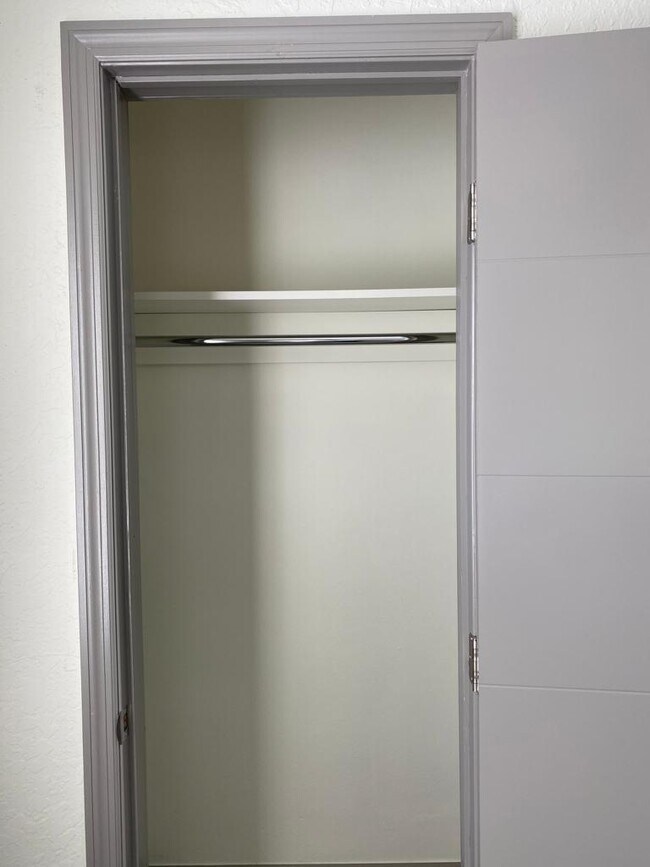 Building Photo - 1218 S B St