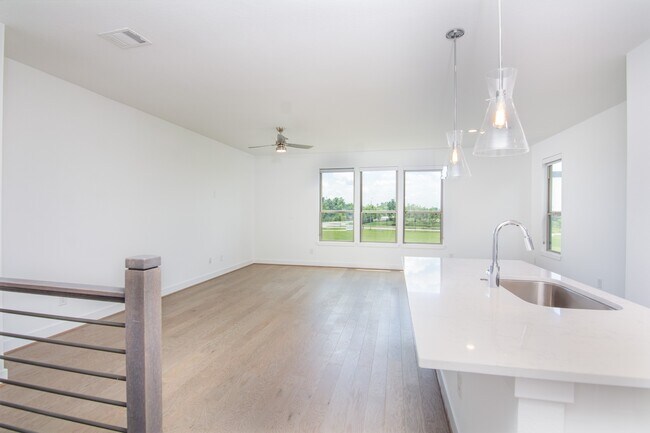 Building Photo - 462 S Centro Cir