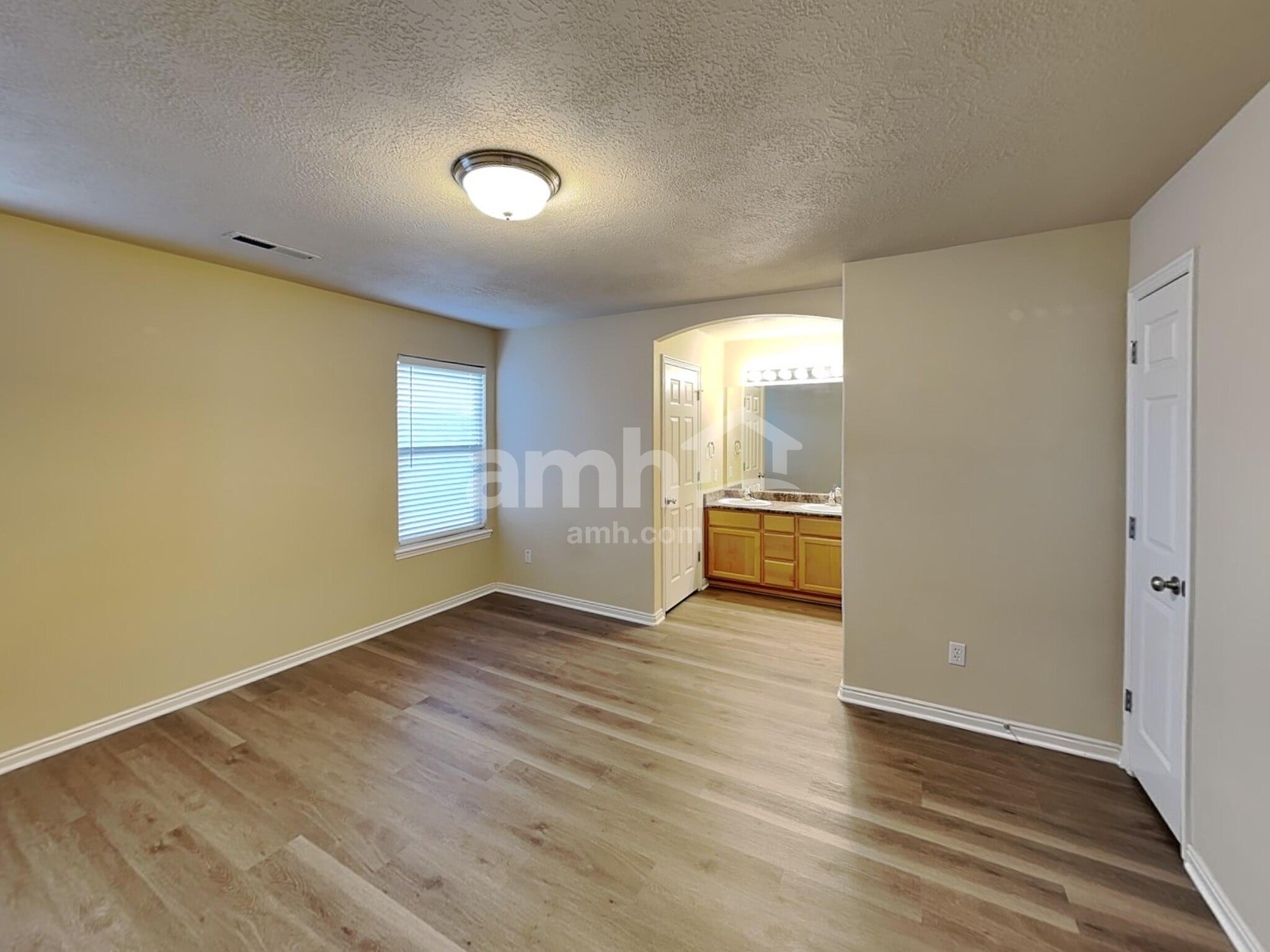 Building Photo - 10567 Sugarloaf Dr