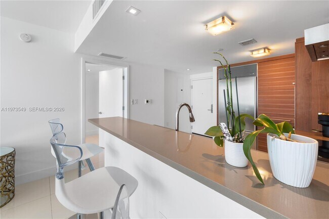 Building Photo - 6801 Collins Ave