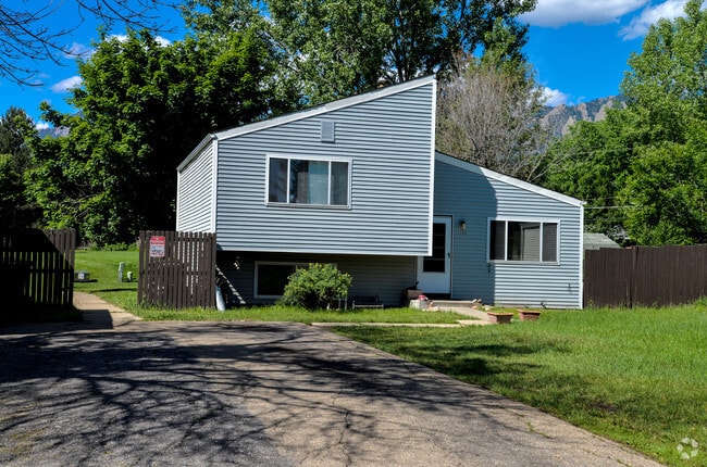 Primary Photo - Alvarado Village