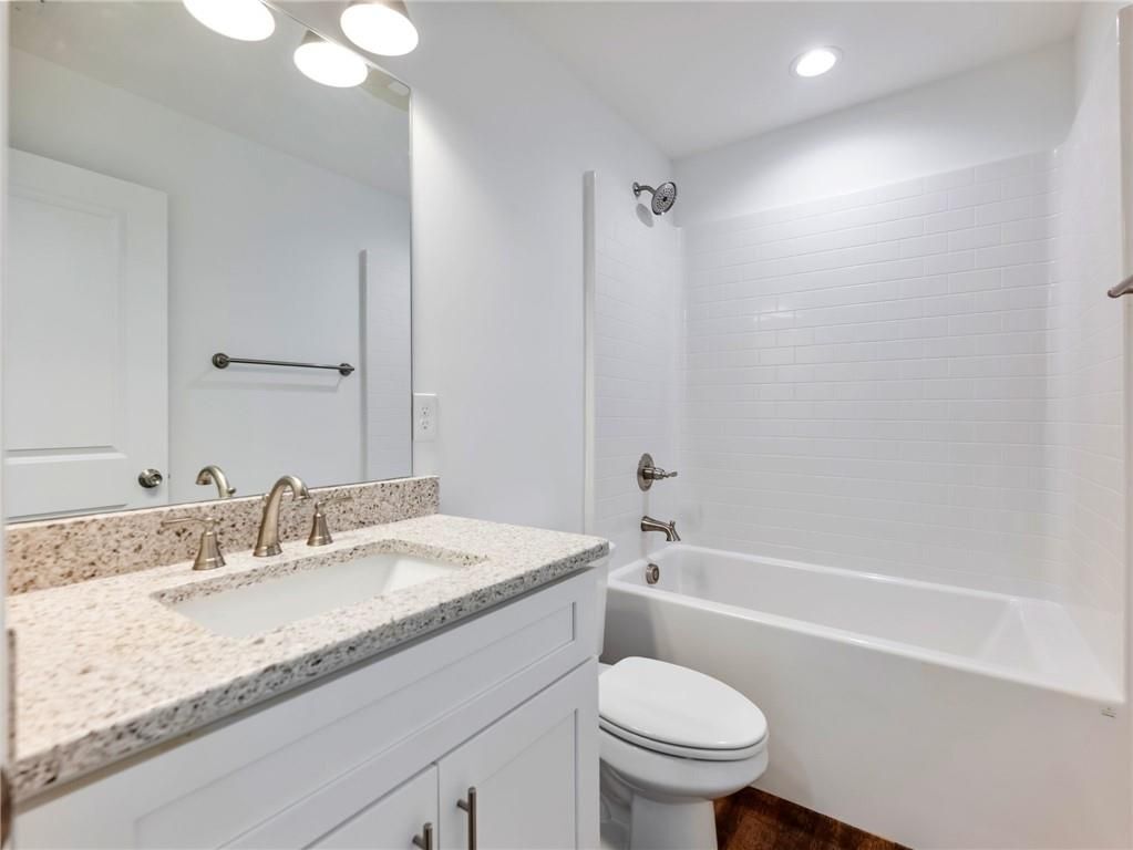 Building Photo - 8083 Beachwood Dr