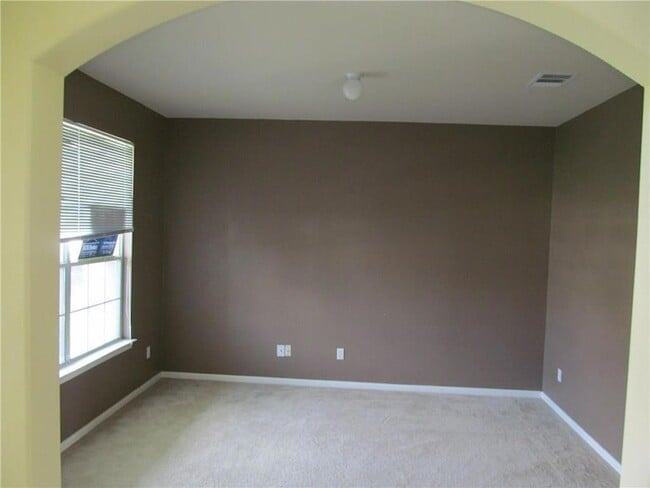 Building Photo - 221 Gainer Dr