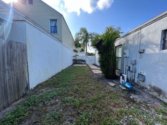 Building Photo - 89 Buxton Ln