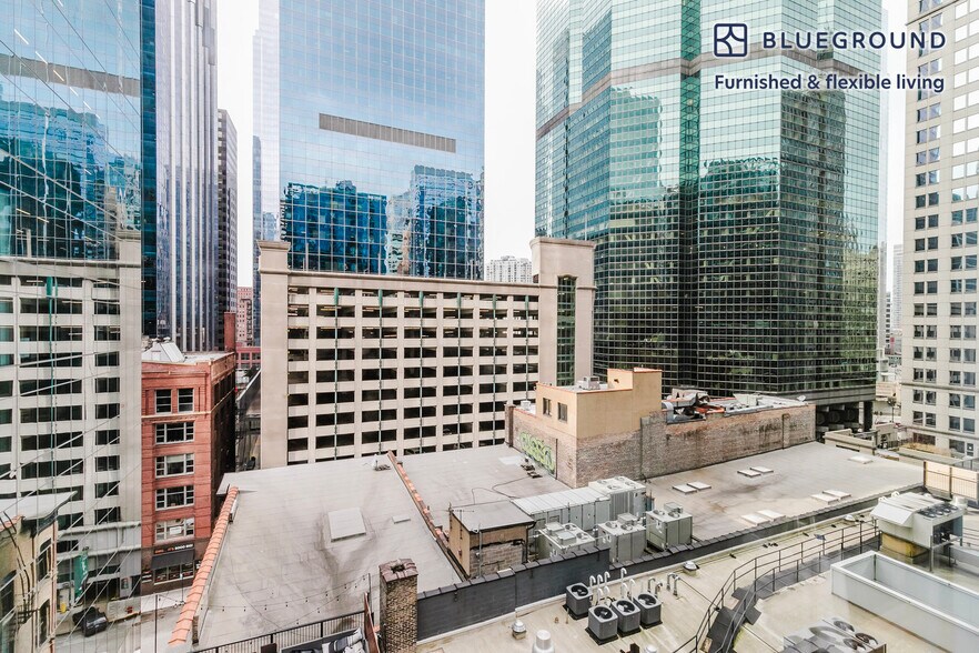 Building Photo - 215 W Lake St