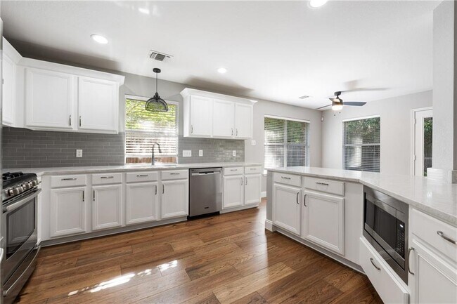 Building Photo - 1804 Camas Dr