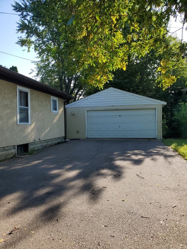 Building Photo - 2820 Stinson Blvd NE