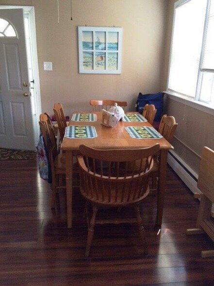 Building Photo - 17 E 12th St