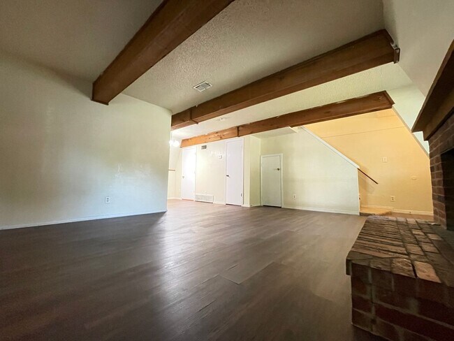 Building Photo - 1100 W Morphy St