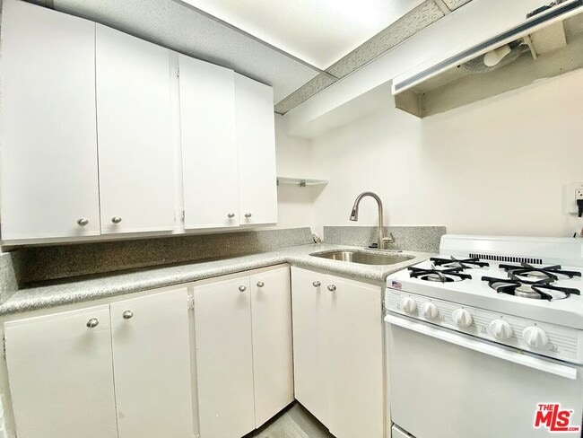 Building Photo - 332 15th Pl