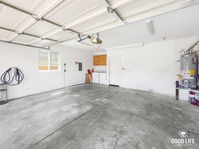 Building Photo - Spacious 4BR/2.5BA El Cajon Home with Back...