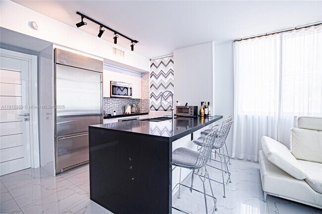 Building Photo - 500 Brickell Ave