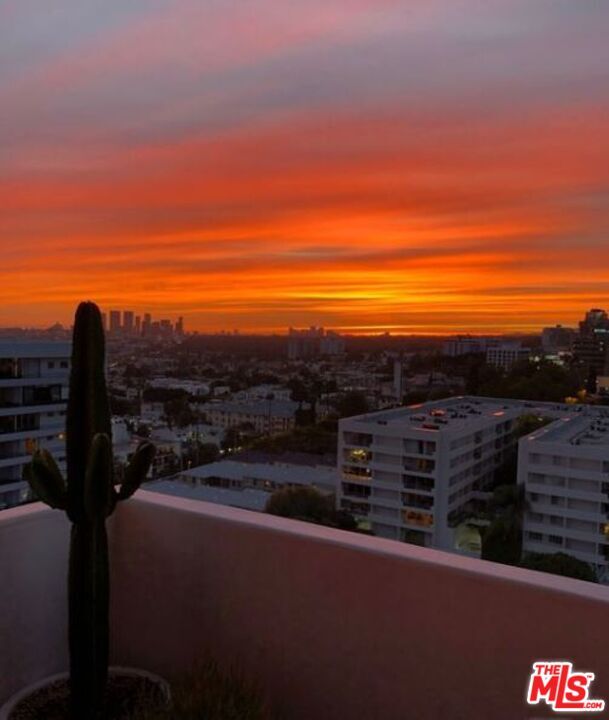 Building Photo - 1155 N La Cienega Blvd