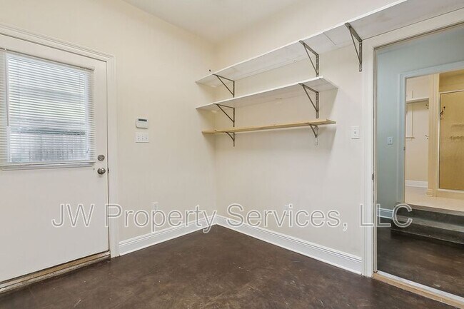 Building Photo - 5427 Charlotte Dr