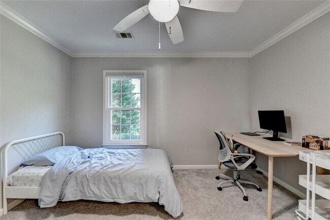Building Photo - 355 Gaines Oak Way