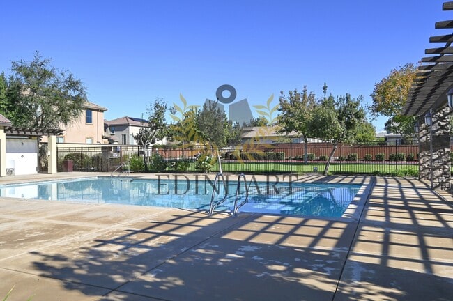 Building Photo - 3238 Lahar Ln