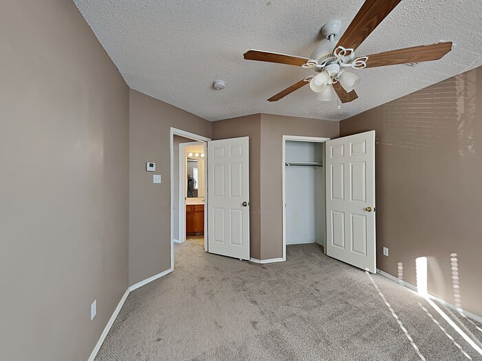 Building Photo - 110 Meadow Ct