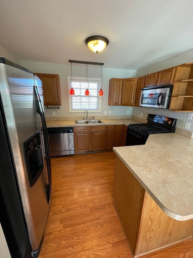 Building Photo - 122 Saddlecreek