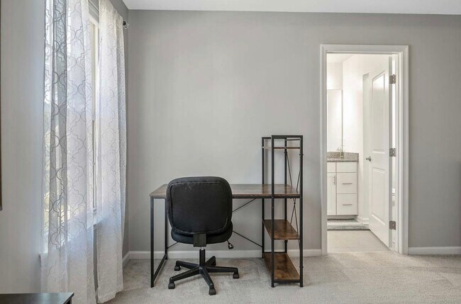 Building Photo - 337 Roche Dr