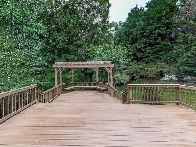 Building Photo - 408 Sixes Dr