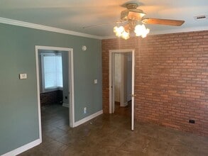 Building Photo - Charming 4B/3.5B Home!