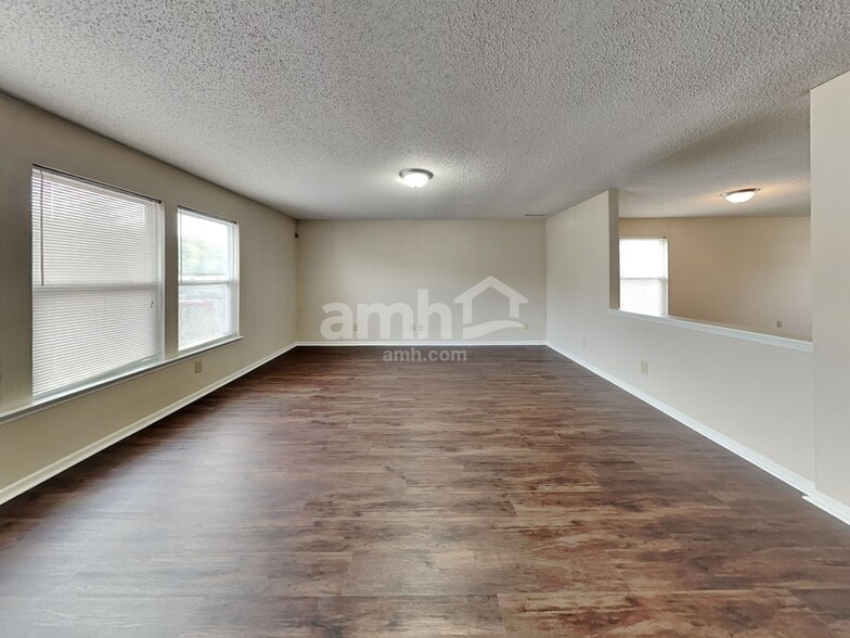 Building Photo - 12422 Rose Haven Dr