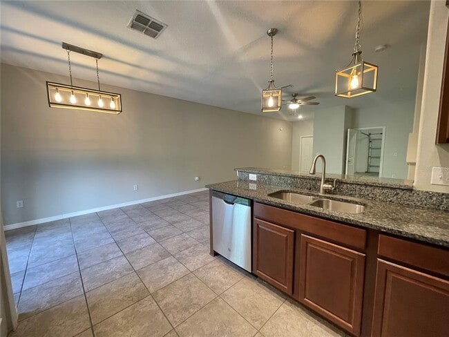 Building Photo - 9768 Pembrooke Pines Dr