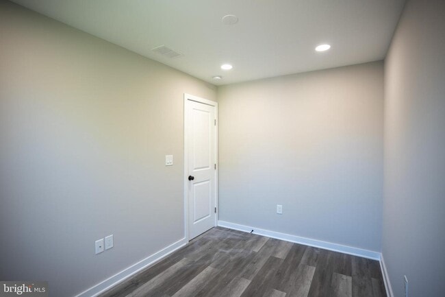 Building Photo - 2521 S Dewey St