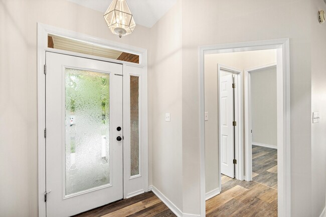 Building Photo - 1641 Parkside Cir
