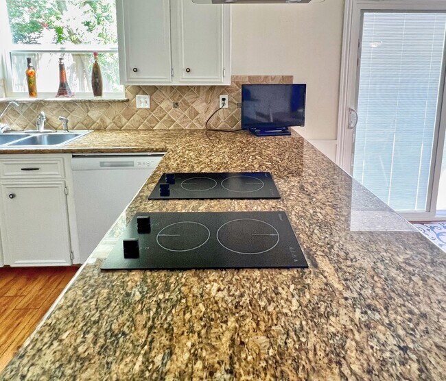 Building Photo - 16902 Summit Oaks Ln