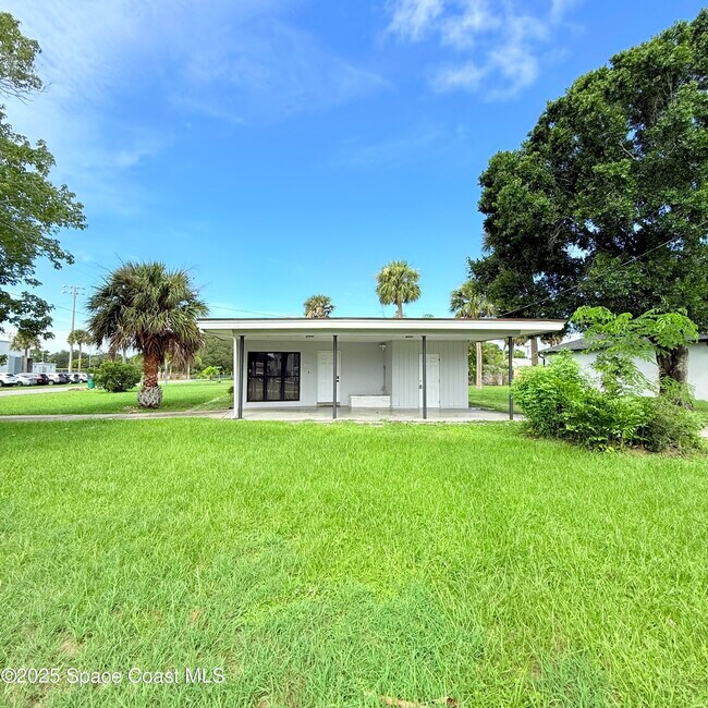 Building Photo - 400 Espanola Way