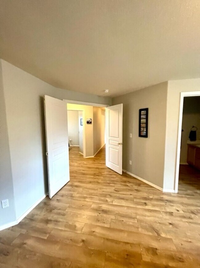 Building Photo - Beautiful 4 bedroom NW Bend Home!