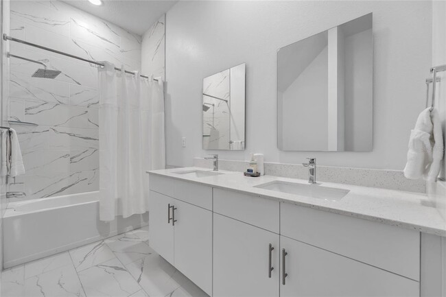 Building Photo - 395 Famagusta Dr
