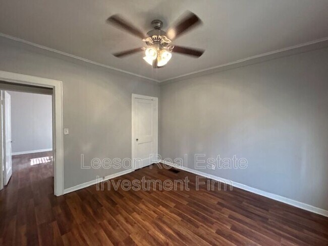 Building Photo - 225 E Elmwood St