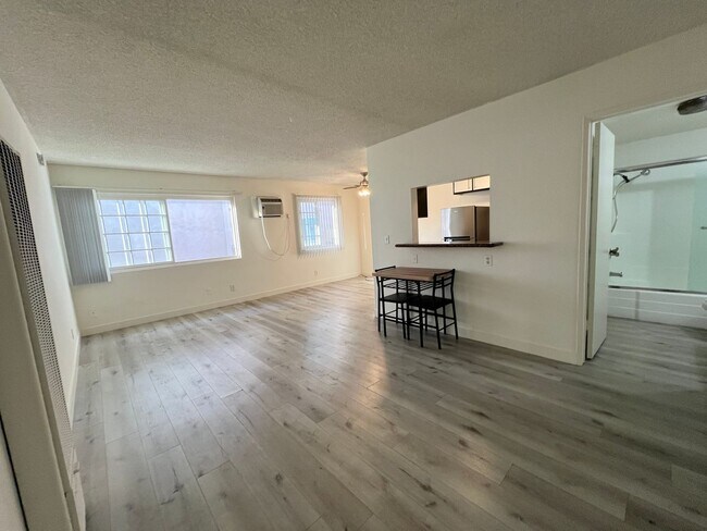 Interior Photo - sep373