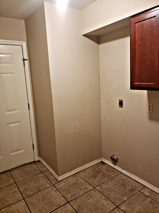 Laundry Room - 1011 Trenton Dr