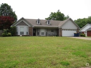 Building Photo - contact Peggy 501 676 1758 or Heather 501 ...