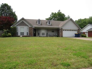 Building Photo - contact Peggy 501 676 1758